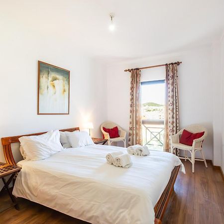 Infante 1 - A Poucos Metros Da Baia Apartment Sao Martinho do Porto Luaran gambar