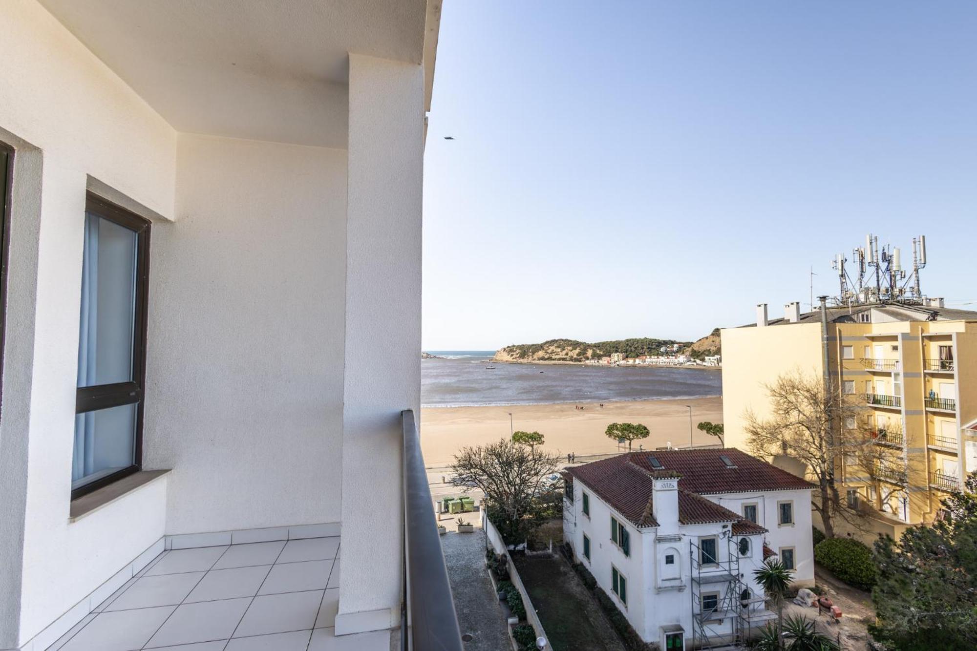 Infante 1 - A Poucos Metros Da Baia Apartment Sao Martinho do Porto Luaran gambar