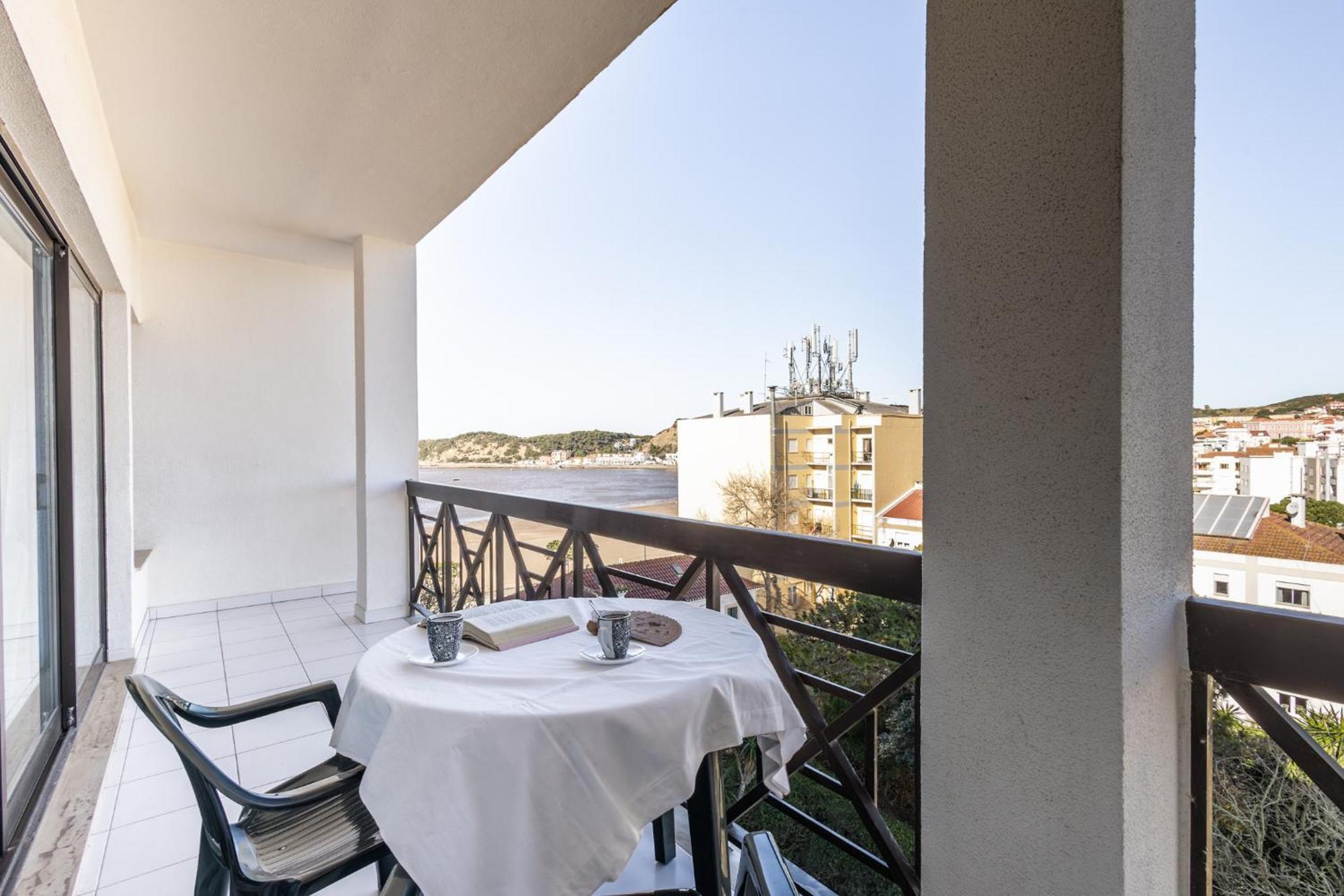 Infante 1 - A Poucos Metros Da Baia Apartment Sao Martinho do Porto Luaran gambar