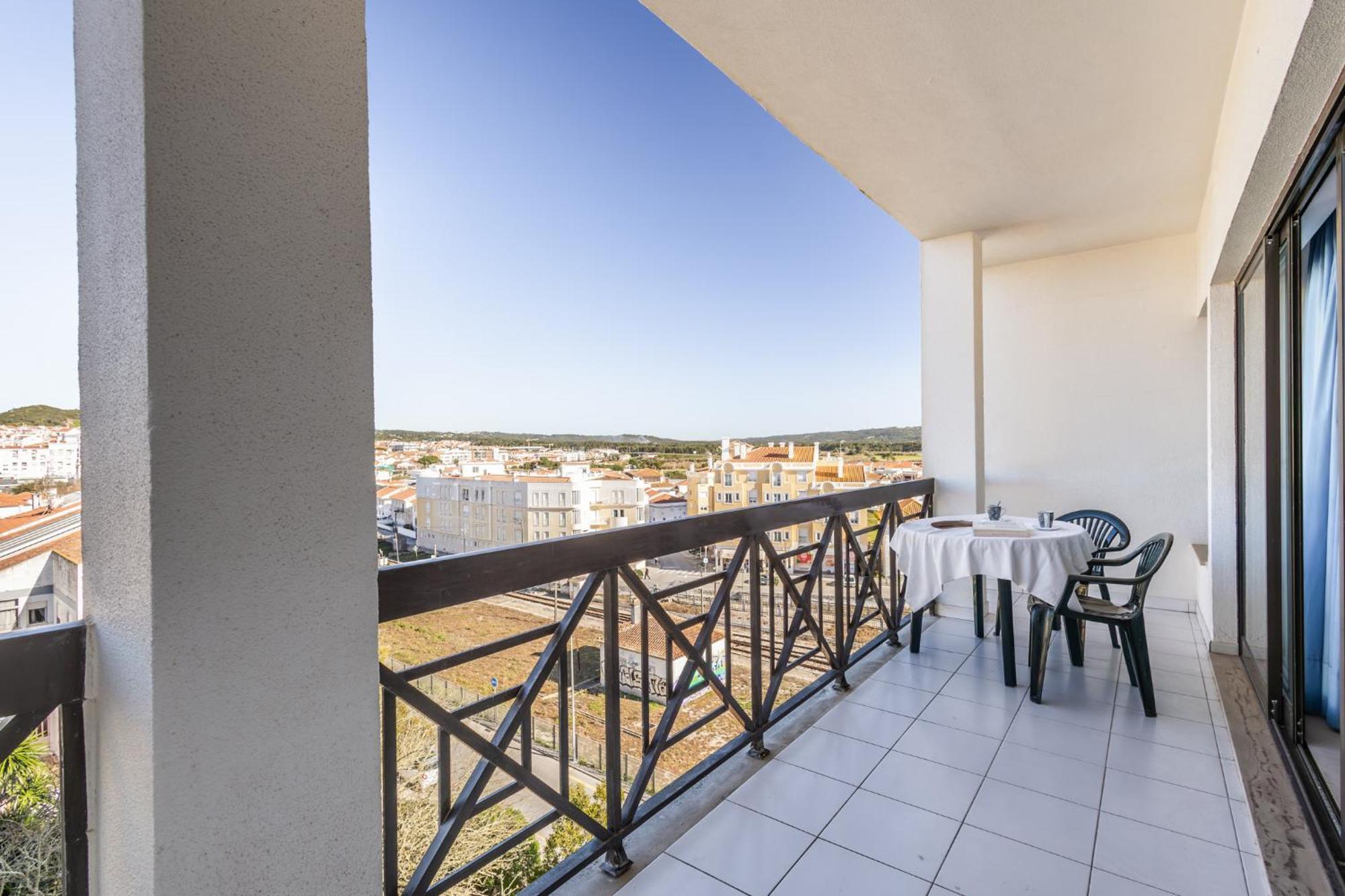 Infante 1 - A Poucos Metros Da Baia Apartment Sao Martinho do Porto Luaran gambar