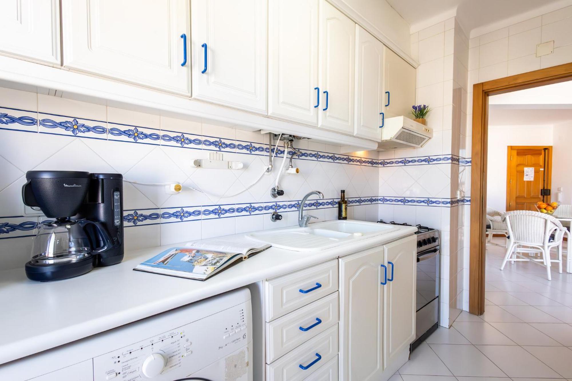 Infante 1 - A Poucos Metros Da Baia Apartment Sao Martinho do Porto Luaran gambar