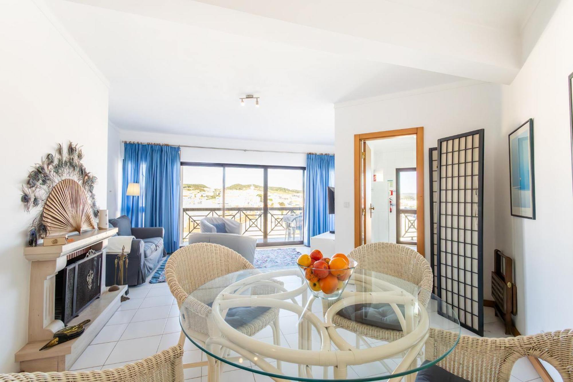 Infante 1 - A Poucos Metros Da Baia Apartment Sao Martinho do Porto Luaran gambar