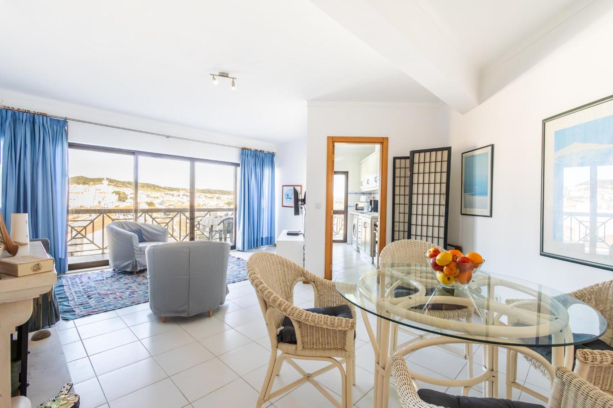 Infante 1 - A Poucos Metros Da Baia Apartment Sao Martinho do Porto Luaran gambar