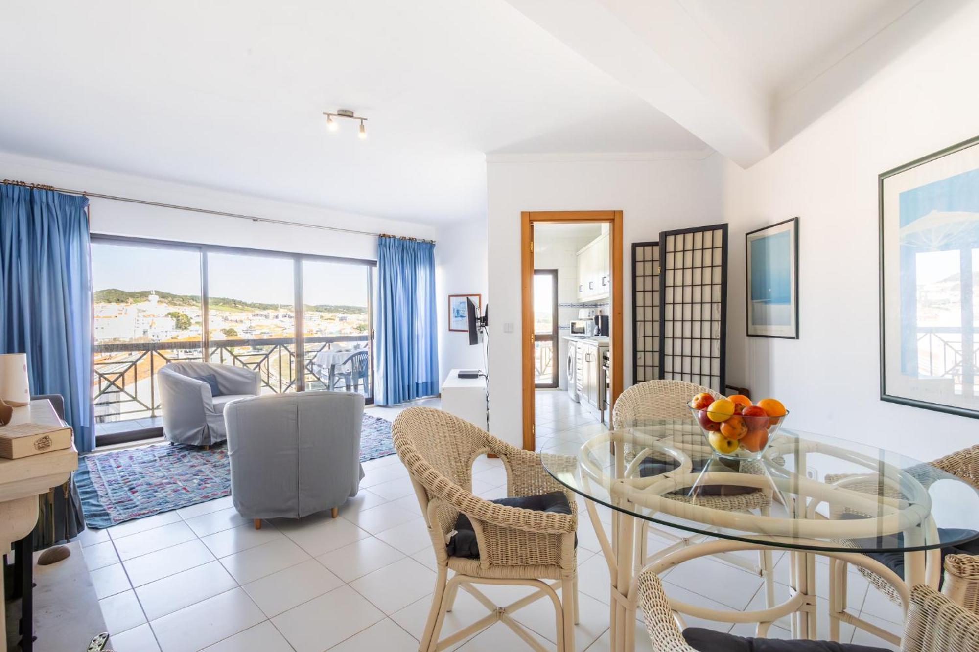 Infante 1 - A Poucos Metros Da Baia Apartment Sao Martinho do Porto Luaran gambar